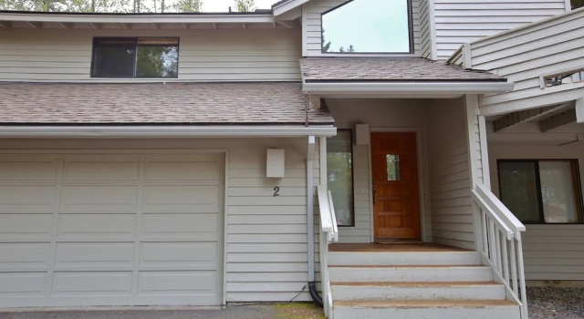 2 Quail Home Private Hot Tub, Steps from SHARC and short walk to the Sunriver Village by RedAwning