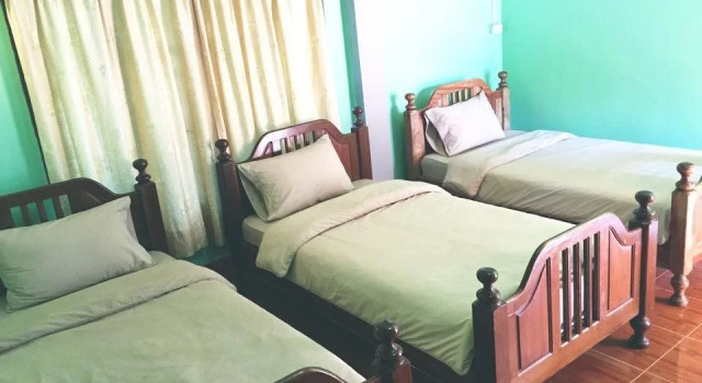 Vang Vieng Chalern Guesthouse, Забронировать Отель Отели Вьентьяна с парковкой, Парковка