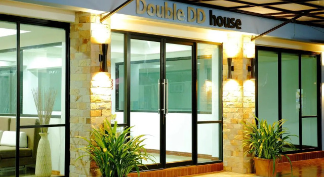 Кровать в общем номере Double DD House at MRT Sutthisarn