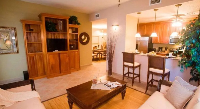 Двухместный люкс с балконом Clarion Suites Roatan at Pineapple Villas