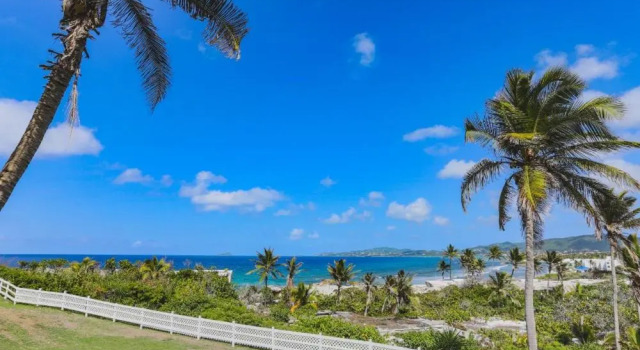 Dramatic views from this specious 1bd/1bth