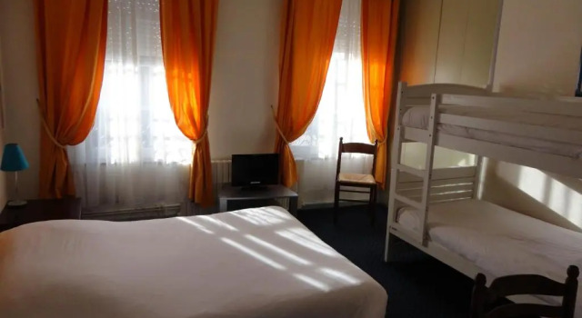 Четырёхместный номер Standard Escal Hôtel