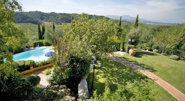 Villa Le Rondini by Salogi Villas, Забронировать Вилла Виллы Монтополи-ин-Валь-д'Арно, Вилла