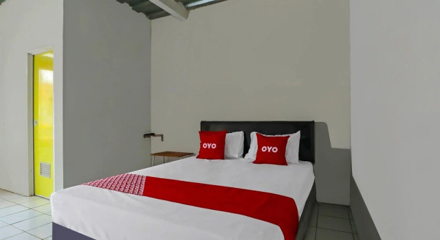 OYO 90809 Homestay Black Pink Merah Jambu Syariah