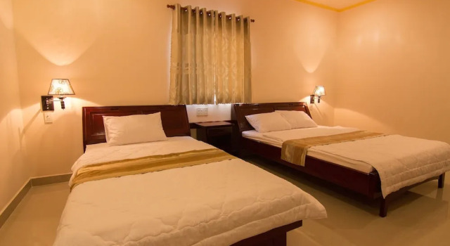 Трёхместный номер Deluxe Nhat Ha Hotel
