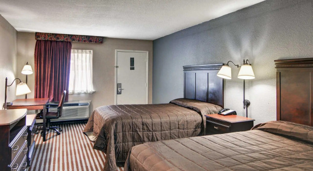 Четырёхместный номер Standard Loyalty Inn Gainesville