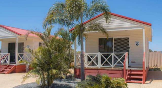 Шале Outback Oasis Caravan Park