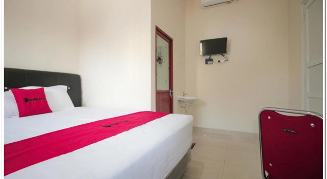 RedDoorz Syariah @ Jatinegara, Book Hotel Jakarta Jakarta Province