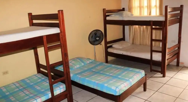 Кровать в общем номере Hotel & Hostal Yaxkin Copan