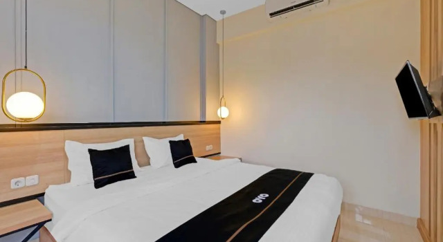 Deluxe Suite Collection O 90774 Homi Stay