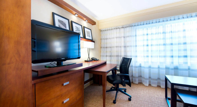 Двухместный номер Standard Courtyard by Marriott Mississauga-Airport Corporate Centre West