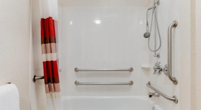 Номер Deluxe Super 8 by Wyndham Deerfield - Northbrook