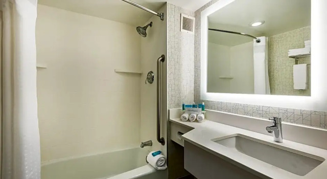 Четырёхместный номер Executive Country Inn & Suites by Radisson, Downtown Albany New York