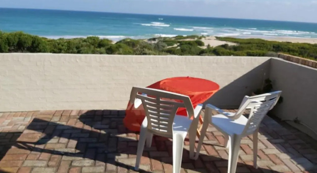 Коттедж Comfort The Sparrow's Nest Beach-Front Self-catering
