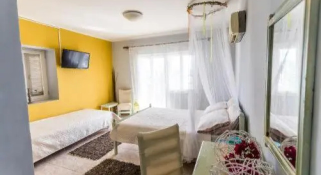 Четырёхместный номер Standard с балконом и с видом на море Hotel Assini Beach Tolo
