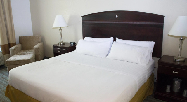 Holiday Inn Express West Jefferson, an IHG Hotel, Buchen Sie Hotel West Jefferson North Carolina