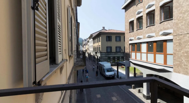 Cavour 3, Prenota Appartamento Lecco Como