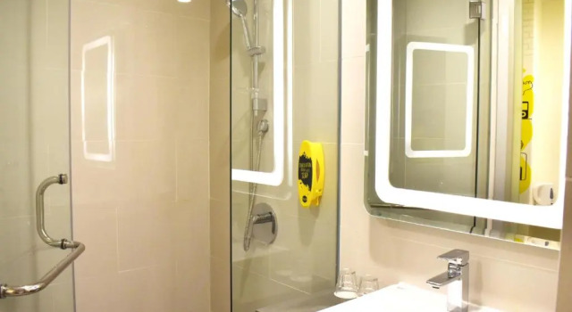 Двухместный номер Standard YELLO Hotel Paskal Bandung