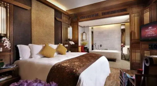 Crowne Plaza Lijang Ancient Town, Забронировать Отель Отели Лицзян с завтраком, рядом с Улица Сквер-стрит Древнего города Даянь, Завтраки