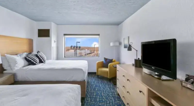 Четырёхместный номер Standard с видом на бассейн Mulberry, a Wyndham Hotel