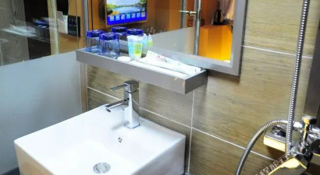 艾依主题hotel, Забронировать Отель Отели Гуйян с парковкой, рядом с Modern Capital, Парковка
