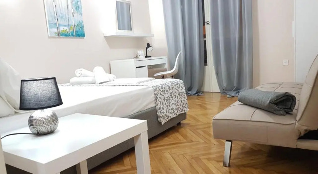 Olive Apartment- Athens Center, 4 BD, 1.5 BATH