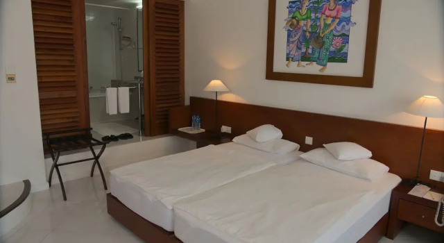 Номер Economy с балконом Lanka Princess All Inclusive Hotel