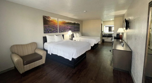 Days Inn by Wyndham Canton, Book Hotel Hoteller i Canton med parkering, Parkering
