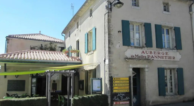 Auberge de Maitre Pannetier, Rezerwuj Hostel Hostele w Kraj Loary, Hostel