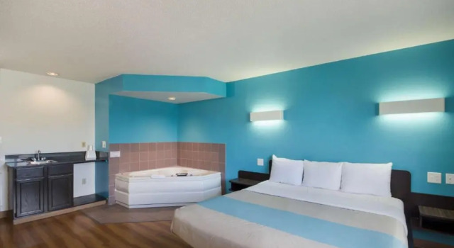 Номер Deluxe Motel 6-Rothschild, WI