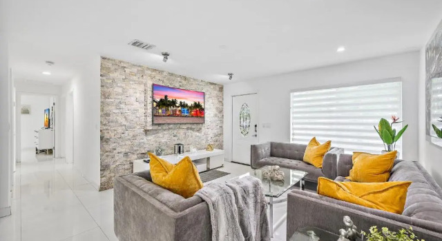 Вилла **Modern 3Bedroom W/ Stunning Backyard Area**