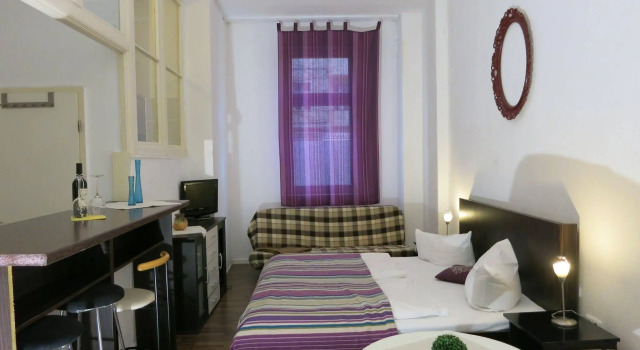 AS - Apartmenthaus - Berlin, Varaa Huoneisto Berliini Saksa, lähellä Helmholtzplatz