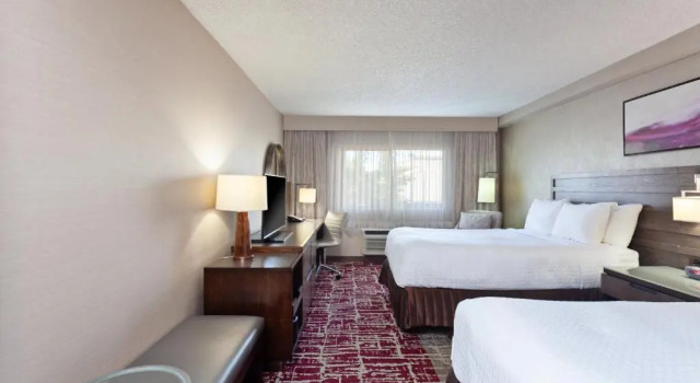 Четырёхместный номер Standard Crowne Plaza Silicon Valley North - Union City by IHG