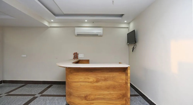 OYO 24626 Palm Garden Suites, Забронировать Отель Гургаон Gurgaon Region, рядом с Apollo Tyres Ltd