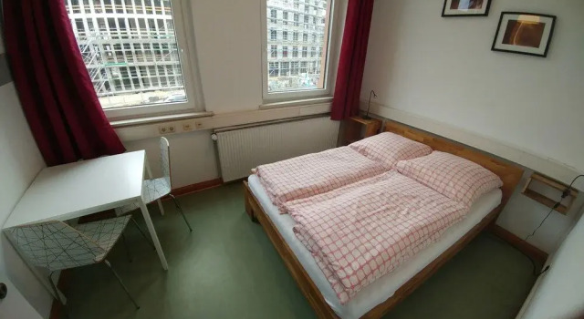 HOSTEL37, Забронировать Отель Отели Гёттинген с парковкой, рядом с Церковь Святого Якоби, Парковка