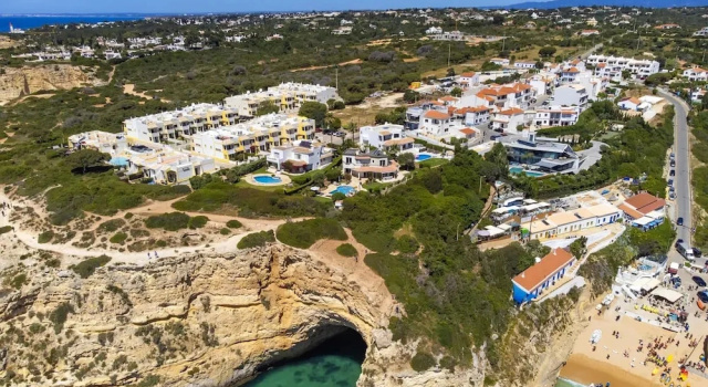 Elegant Apartment Near Benagil Beach, Boek Appartement Hotels in Albufeira met parkeren, Parkeren