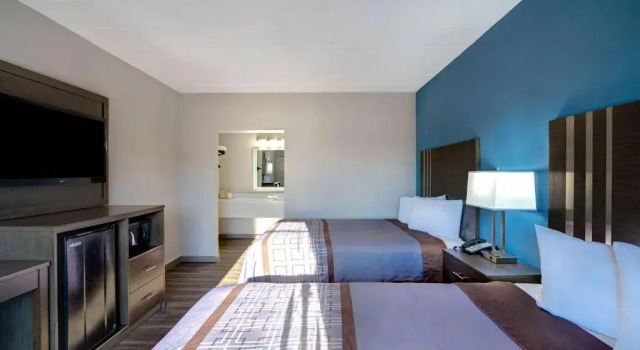 Четырёхместный номер Deluxe Motel 6 Burlington