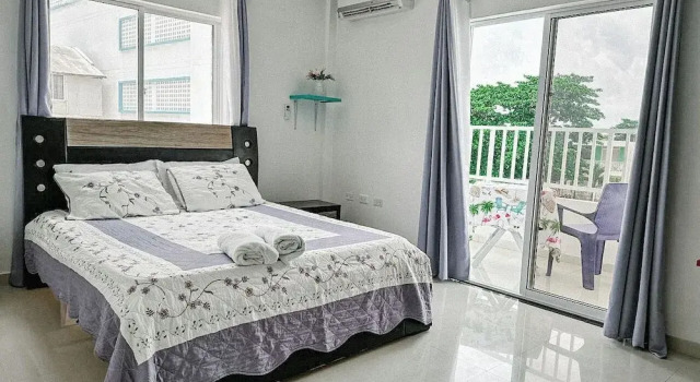 Трёхместный номер Comfort с балконом и с видом на внутренний двор CASA VERANO