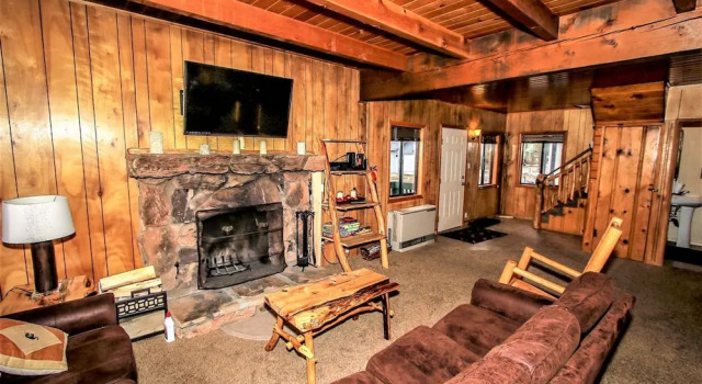 Beary Fun Escape-1445 by Big Bear Vacations, Varaa Hotelli Hotellit Big Bear Lake pysäköinnillä, Pysäköinti