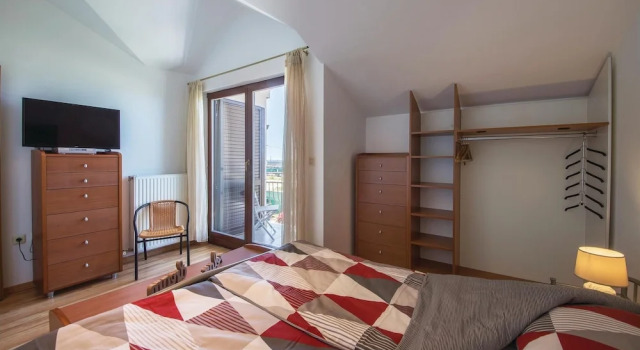 Awesome Home in Fazana With Wifi and 2 Bedrooms, Reserva ahora Hotel Hoteles en Pula con aparcamiento, Aparcamiento
