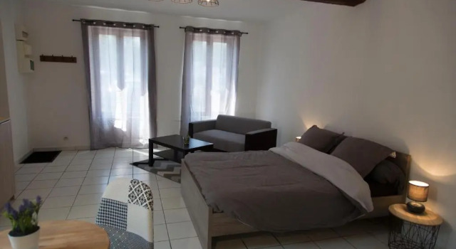 Appartement douillet au bord de l'Yonne, Забронировать Апартаменты/квартира Отели Осер с парковкой, рядом с Музей Леблан-Дювернуа, Парковка