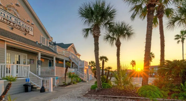 Dolphin at Trout Street Queen Suite w/ Kitchenette Marina-front + Patio