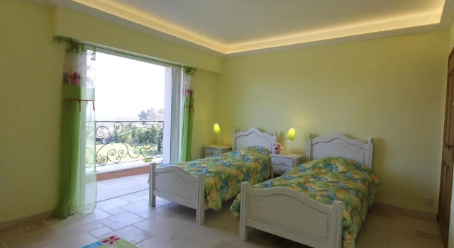 Suites de Prestige JACUZZI SAUNA HAMMAM PISCINE Mougins Cannes Grasse, Забронировать Отель Грас Route Napoléon