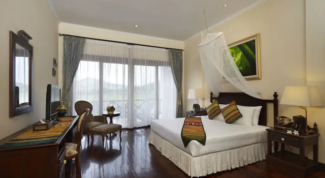 Полулюкс с балконом Santi Resort & Spa