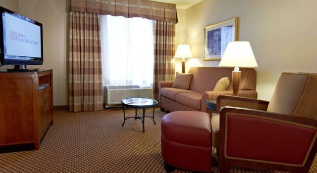 Двухместный люкс c 1 комнатой Hilton Garden Inn Denver Airport