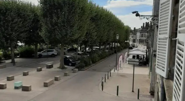 Et au pied coule une rivière, situation et vue idéales, Rezerwuj Hotel Auxerre 