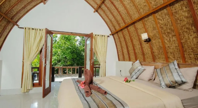 Бунгало Deluxe с видом на сад Warna Beach Hotel