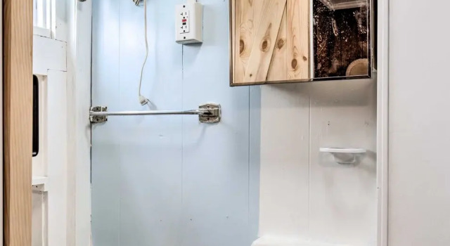 Коттедж Cozy Hampton Cottage w/ BBQ - Walk to Ocean!