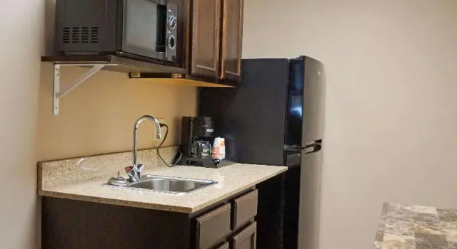 Номер Standard Quality Inn & Suites Watertown near Prairie Lakes Ice Arena