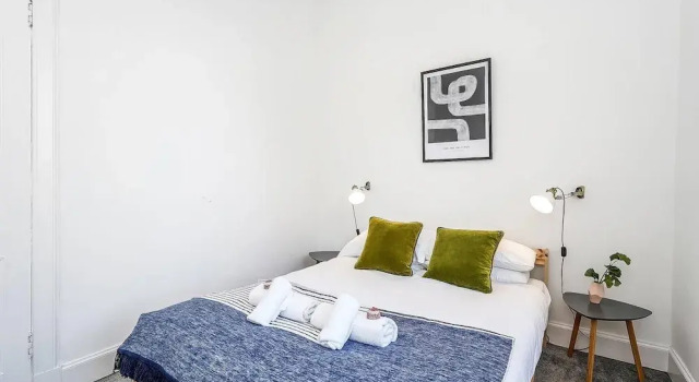 Modern - 2BR Flat Near Easter Road Stadium, Забронировать Апартаменты/квартира Эдинбург Midlothian, рядом с Железнодорожный вокзал Эдинбург-Уэверли